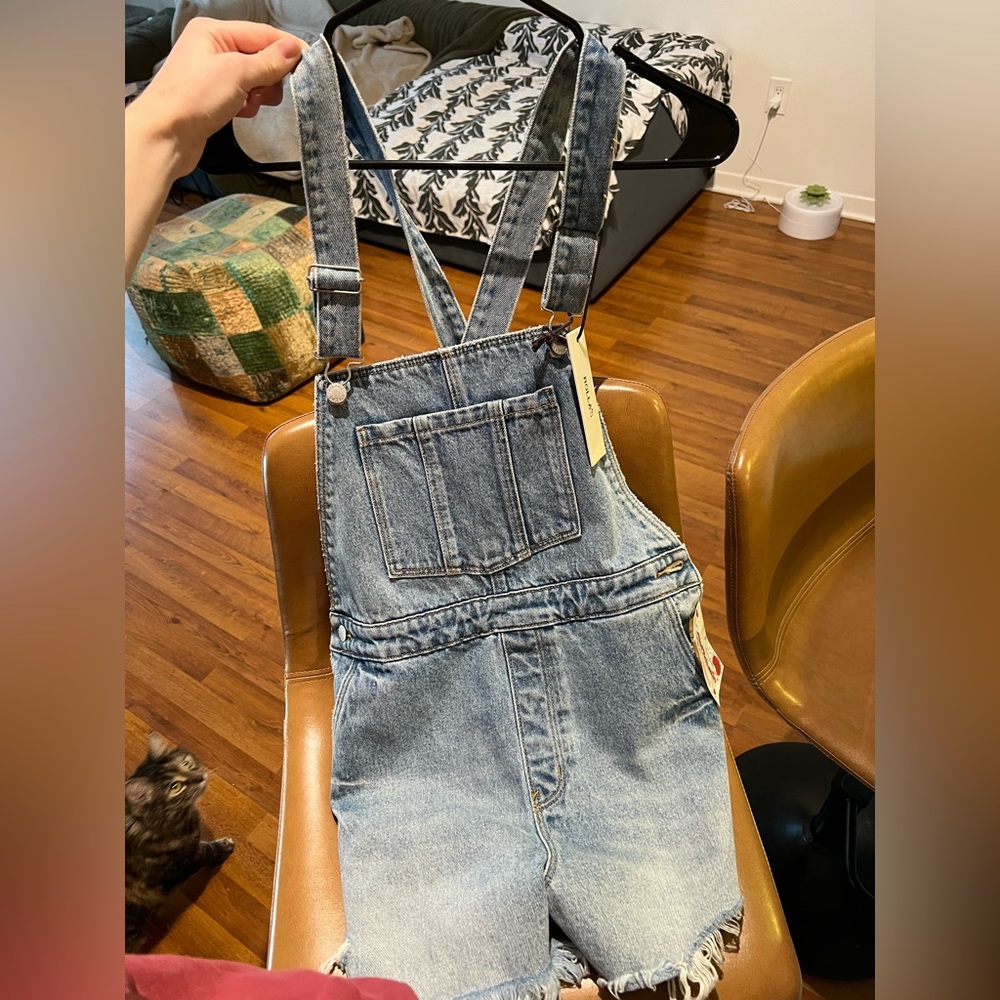 High quality, totally new and never worn! Denim overall shorts. (Tags still on)